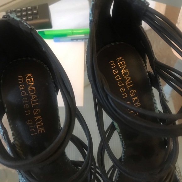 Kendall & Kylie Strappy Heels size 8 - Picture 3 of 3